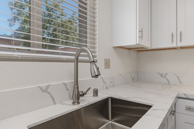 Building Photo - 16924 Caminito Santico