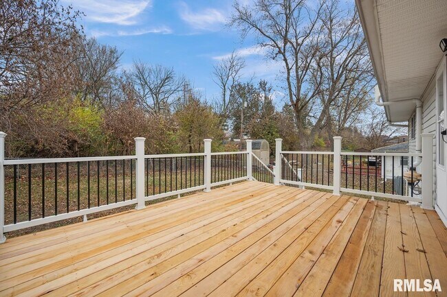 Building Photo - 6822 N Kimberly Dr