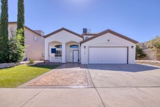 Building Photo - Stunning 4 bedroom, 2.5 bath home in West ...
