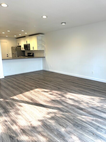 Building Photo - 501 23rd Ave S