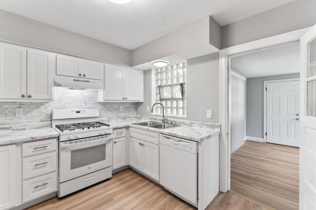 Building Photo - 5613 Jennings Station Rd