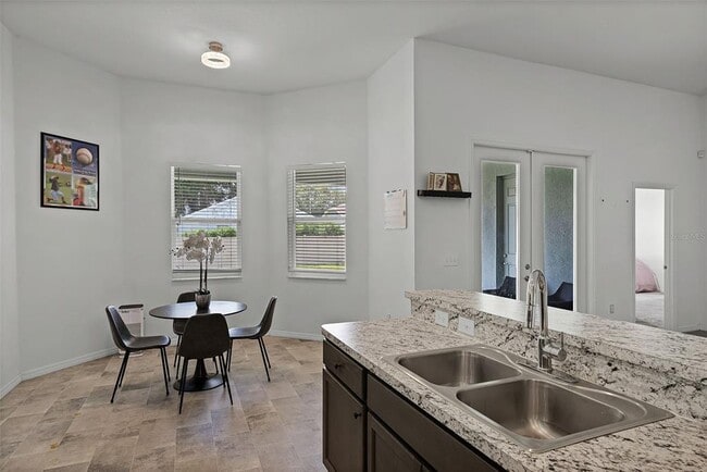 Building Photo - 804 Channing St