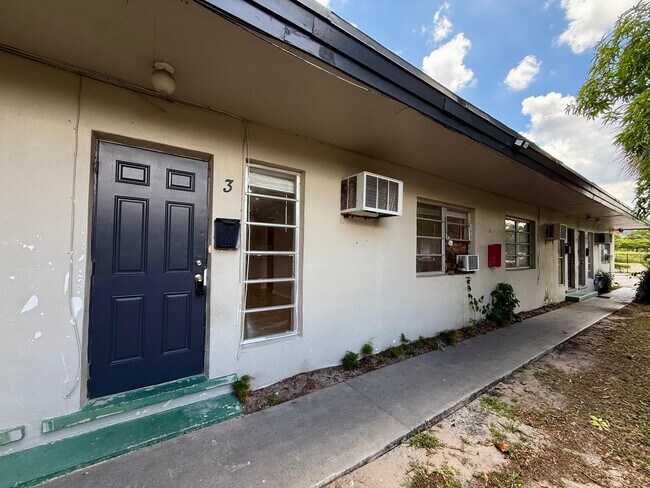 Building Photo - 809 2nd St