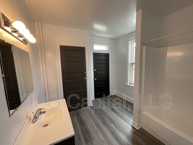 Building Photo - 156 Hamilton Ave