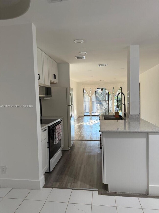 Building Photo - 9517 NW 2nd Pl