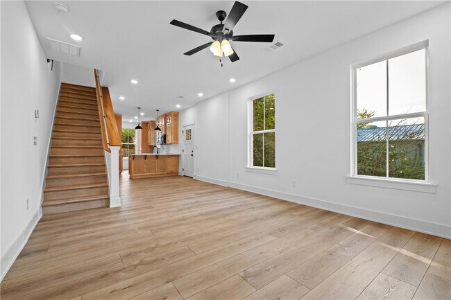 Building Photo - 588 N Willow Ave