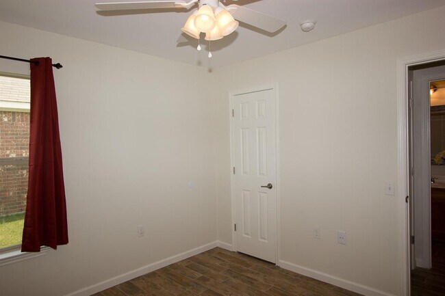 Building Photo - 7304 S Glenn St