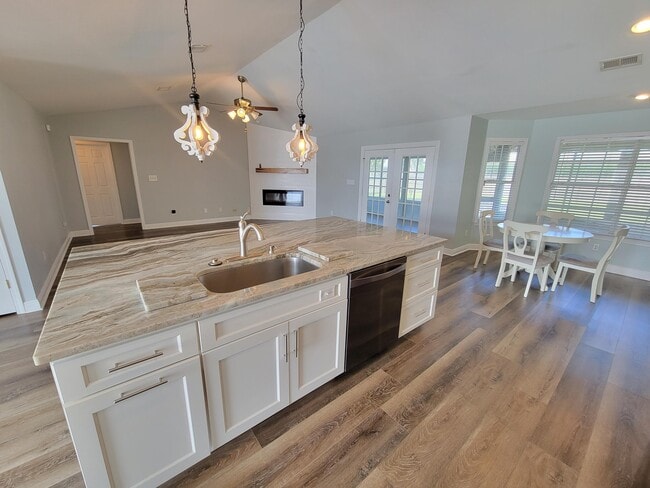 Building Photo - 3808 Saber Tooth Cir