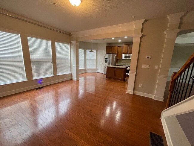 Building Photo - Midtowne