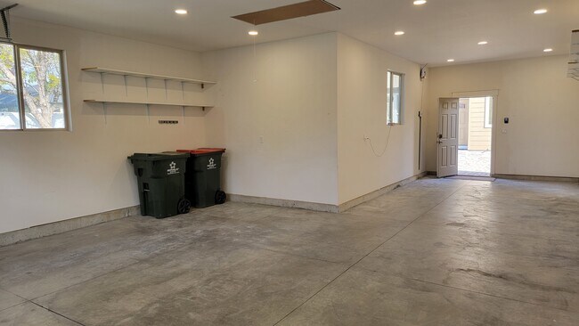 Building Photo - 3993 N Heritage View Ave