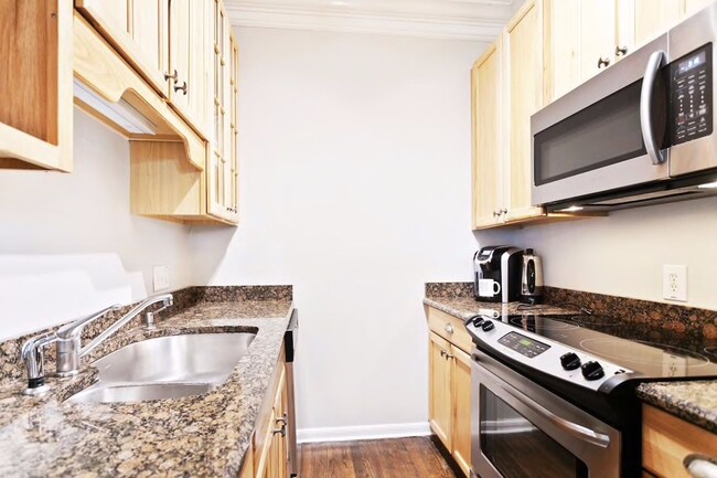 Building Photo - Luxury Midtown Private Retreat!