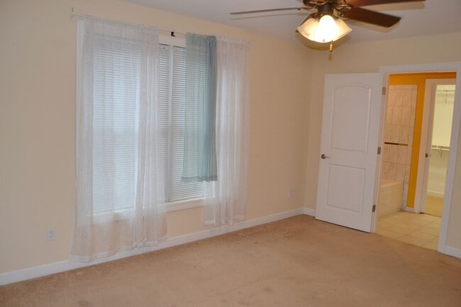 Building Photo - East Gate Area | Home | Unfurnished