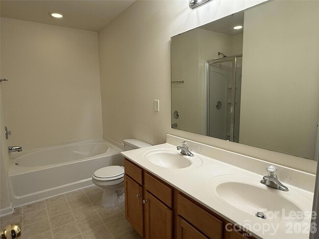 Building Photo - 1420 Ladora Dr