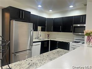 Building Photo - 13 Darian Ct