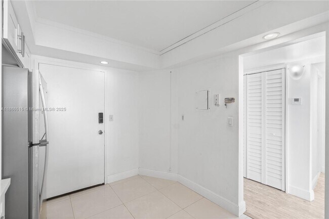 Building Photo - 1351 NE Miami Gardens Dr