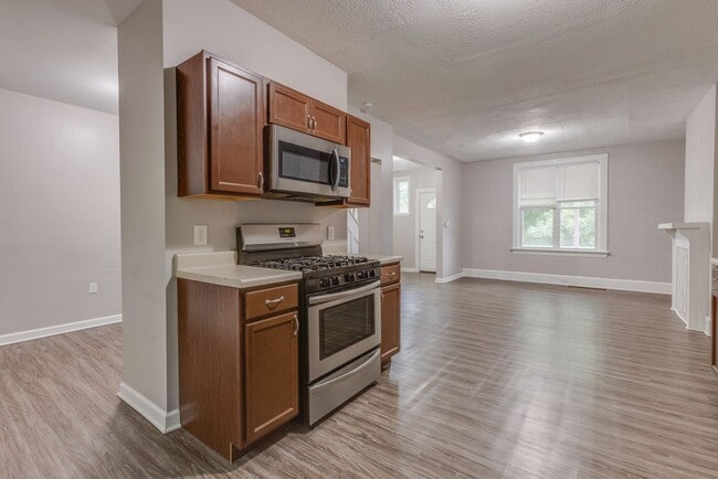 Building Photo - Available August  2026 - Beautiful 2.5 Bedroom, 1 Bath Home in Mt. Washington Area!