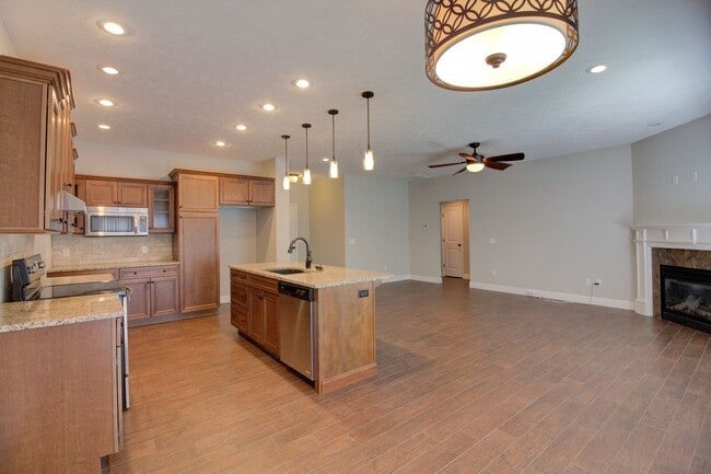 Building Photo - 4 Bedroom Home w/ 3-Car Garage