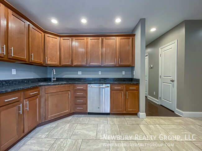 Building Photo - 147 Banksville Pl