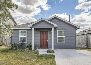 Building Photo - 3 bed 2 bath house with a fenced in backyard