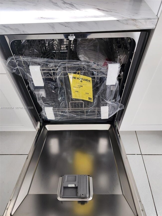 Building Photo - 609 S State Rd 7