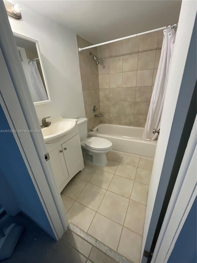 Building Photo - 10642 SW 77th Ave