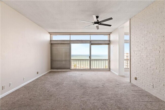 Building Photo - 4600 Ocean Dr