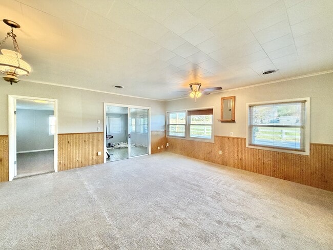 Building Photo - 2107 W Avalon Rd