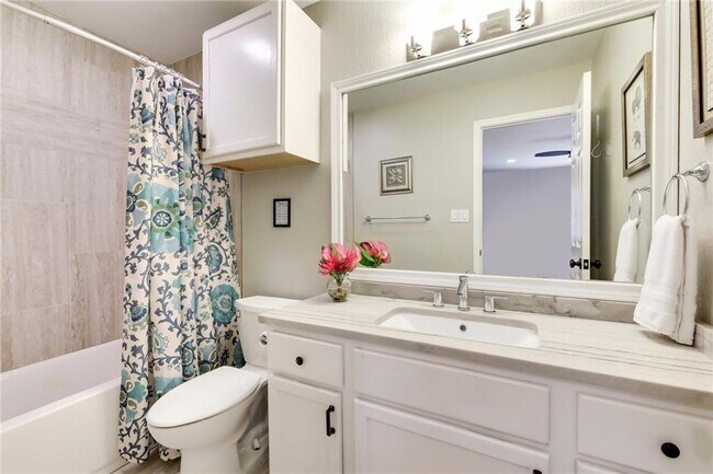 Building Photo - 609 Upson St