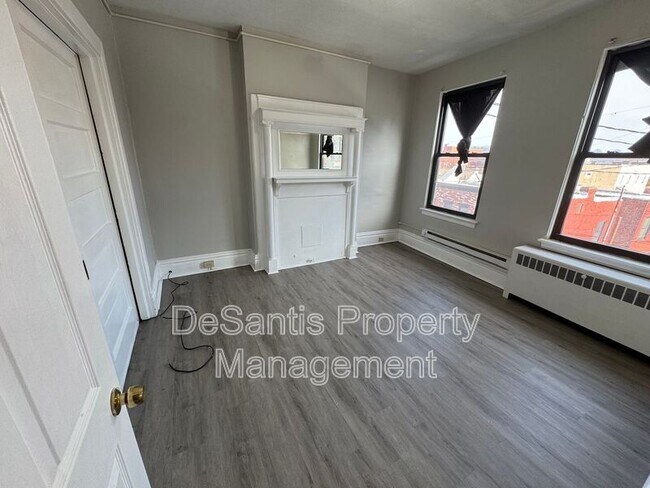 Building Photo - 810 Amity St
