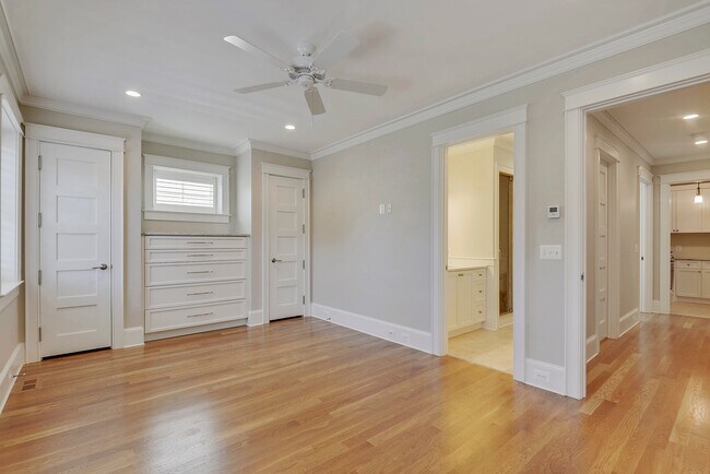 Building Photo - 5br Bethesda Home for Rent