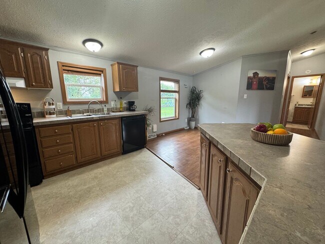 Building Photo - 215 Greenbush Dr