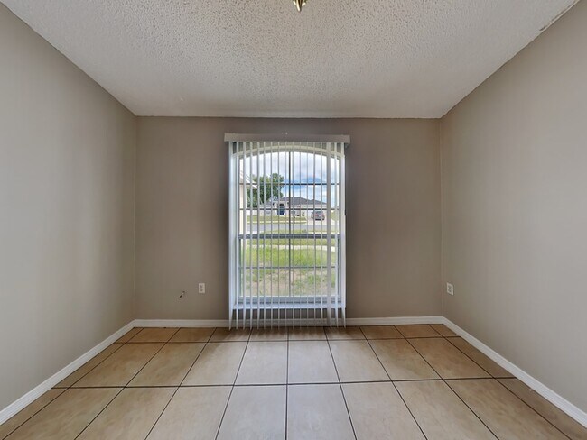 Building Photo - 817 Highland Crest Loop