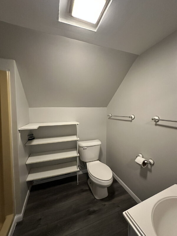 Building Photo - 2122 Elston St