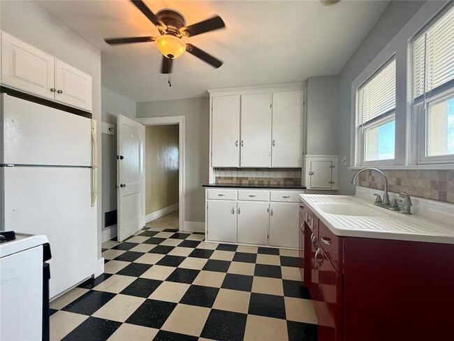 Building Photo - 1328-30-1330 Patterson Ave