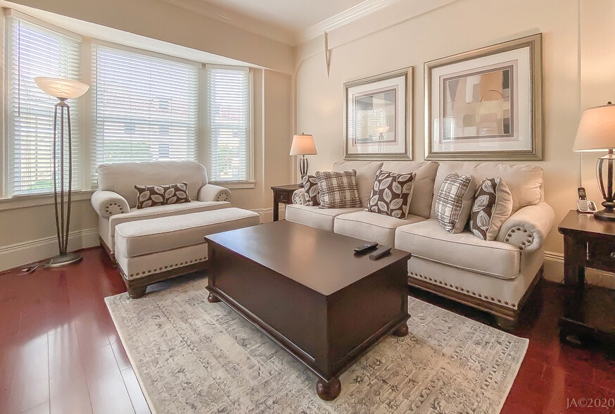 Living Room - 2765 Lombard St
