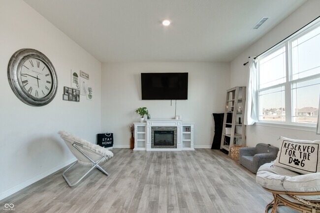 Building Photo - 2208 Gambel Ln