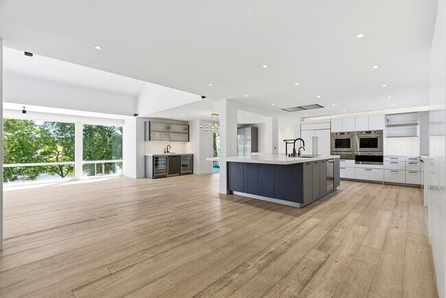 Building Photo - 4520 Park Cordero