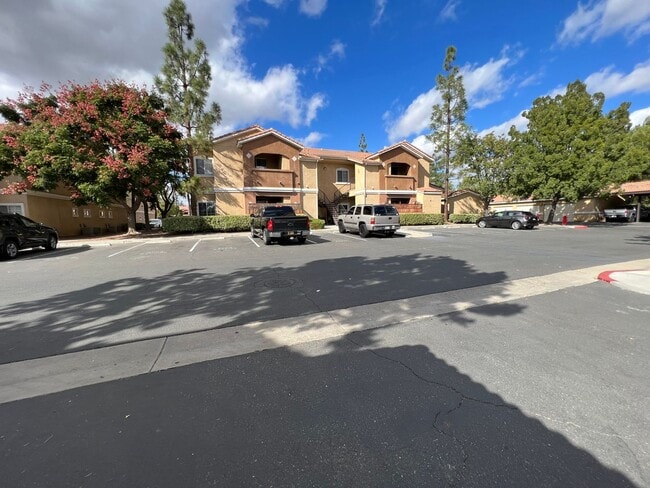 Building Photo - Upgraded Single Story First Floor Condo in Gated Community at Popular Madison Park Villas