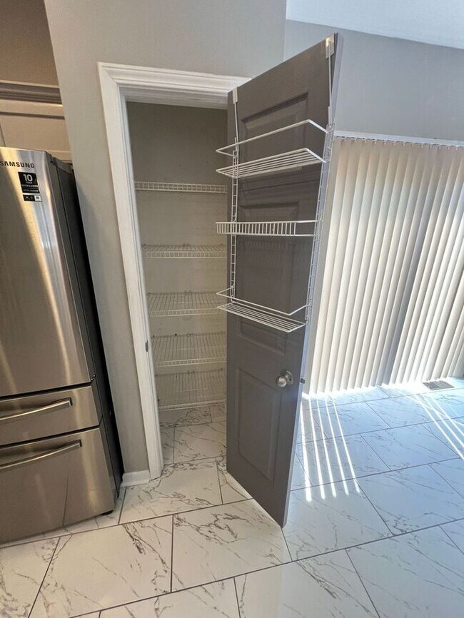 Building Photo - Spacious 2-Bedroom Townhome with Finished Studio Suite – Prime Location!