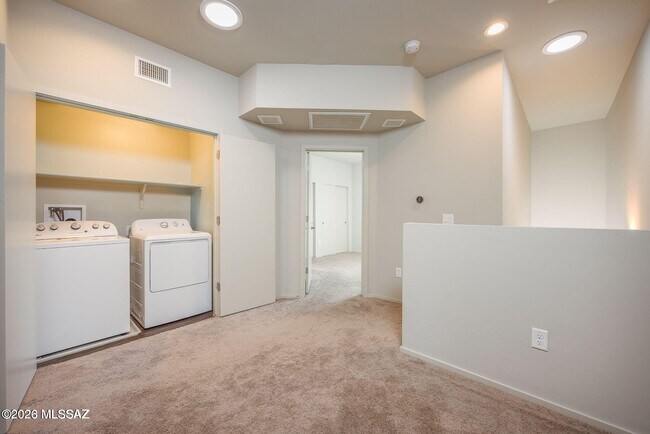 Building Photo - 848 E Park Modern Dr