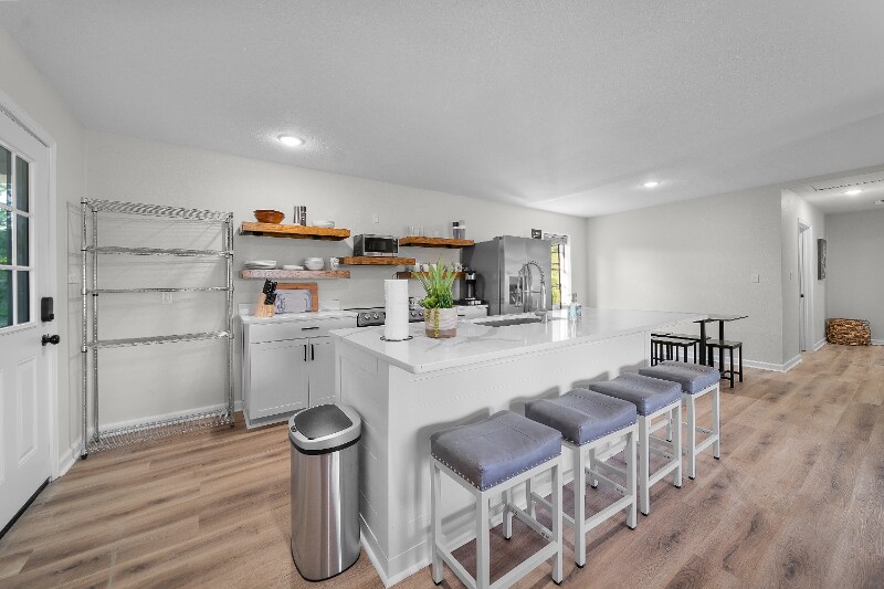 Building Photo - 1528 E Devine St