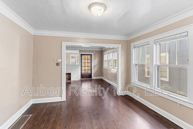 Building Photo - 5303 Charlotte St