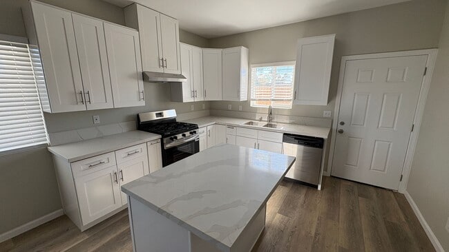 Building Photo - Brand New Beautiful 3 Bedroom Home for Rent in Adelanto