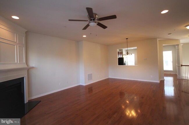 Building Photo - 515 Ellison Dr