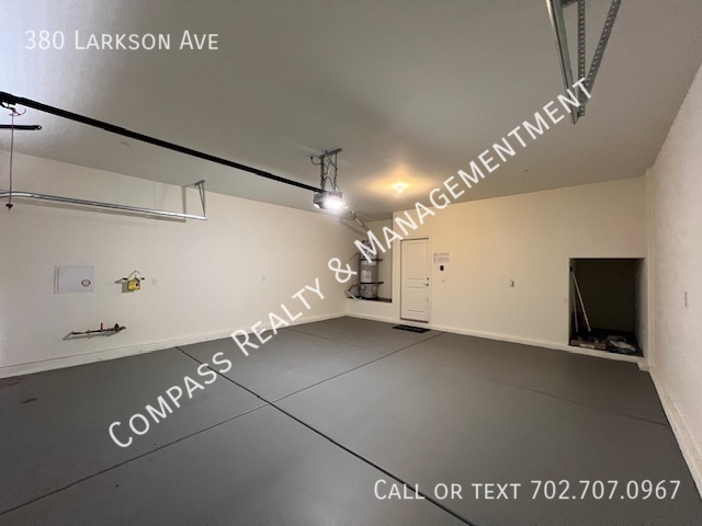 Building Photo - 380 E Larson Ln