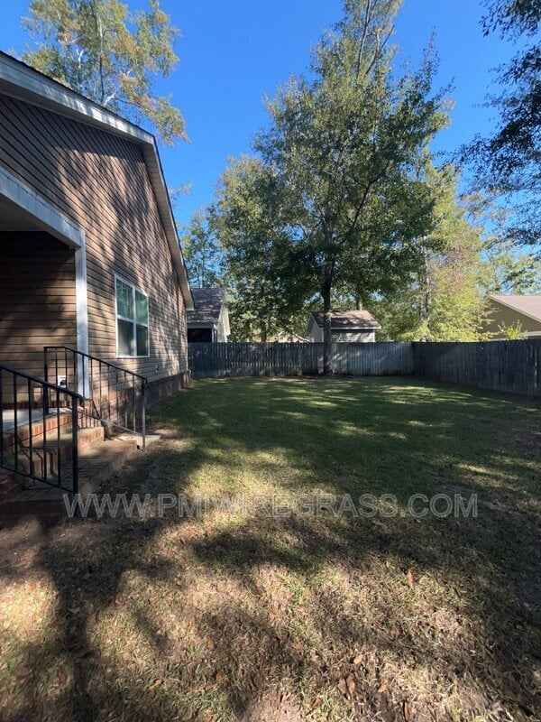 Building Photo - 214 Winterberry Way