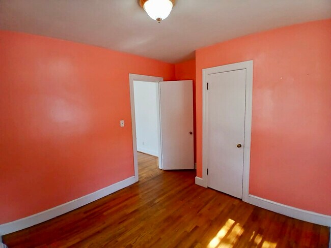 Building Photo - 319 Arlington Pl