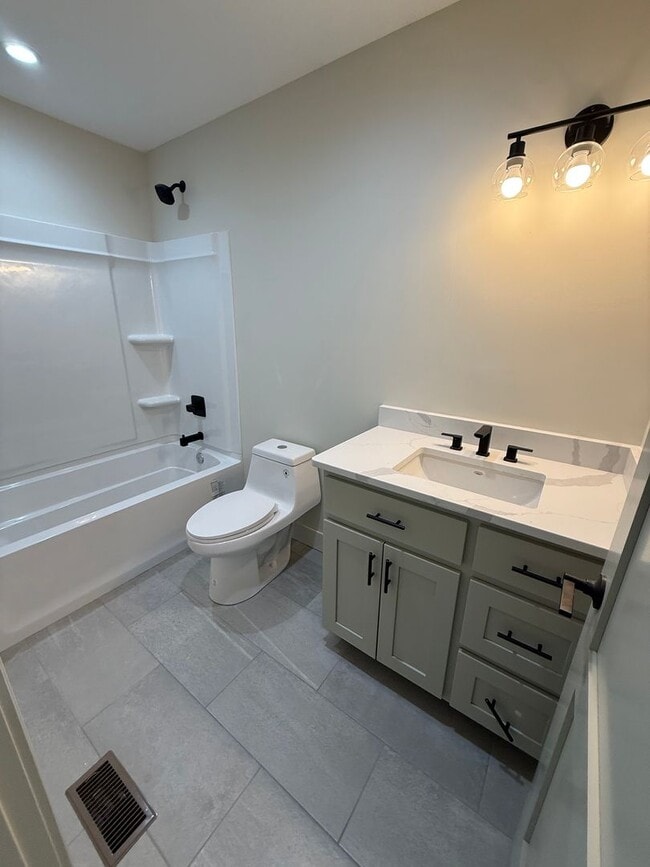 Building Photo - 6711-6715 New Town Ave.