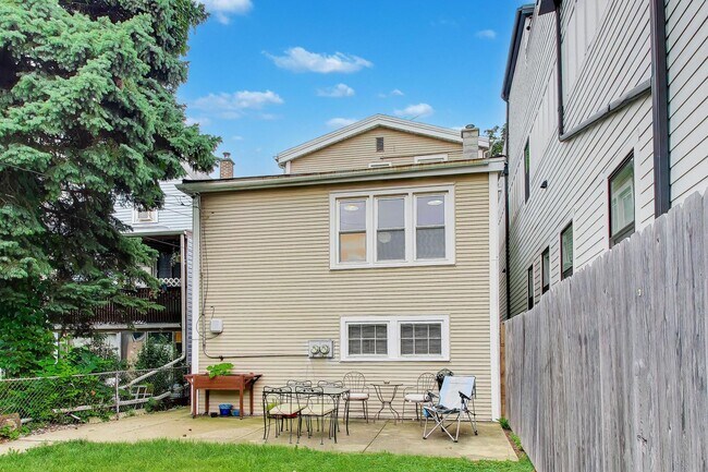 Building Photo - 4219 N Albany Ave