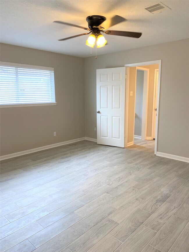 Building Photo - 3810 Downing Cir